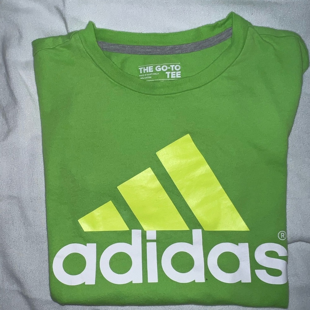 Adidas The Go To Tee shirt St. Patrick’s Day 10/12 M​ ☘️
